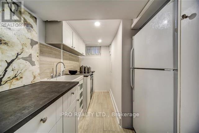 109 Vanbrugh Ave in Toronto, ON - Building Photo - Building Photo