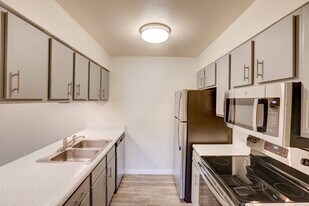 Riva Ridge Apartments in Lakewood, CO - Building Photo