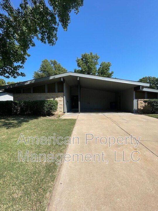 7217 E 55th Pl in Tulsa, OK - Building Photo