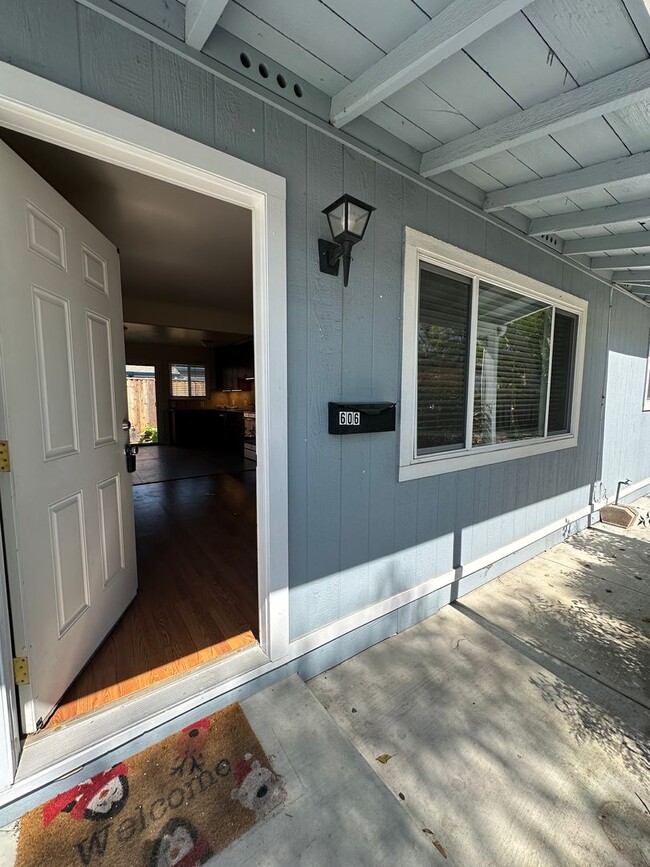 604-606 San Luisito Way in Sunnyvale, CA - Building Photo - Building Photo