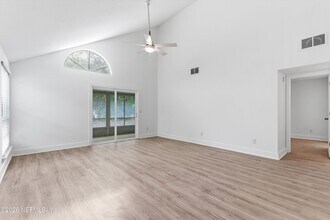 325 Sunrise Cir in Neptune Beach, FL - Building Photo - Building Photo