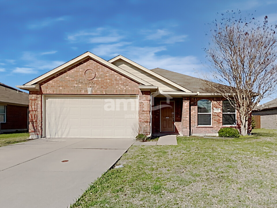 112 Rambling Way in Forney, TX - Building Photo