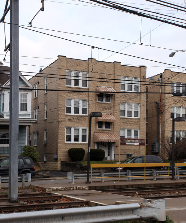 2730 Broadway Ave in Pittsburgh, PA - Building Photo