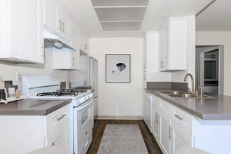 Woodglen Apartment Homes in West Covina, CA - Foto de edificio - Building Photo
