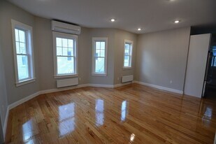29 Vassal Ln, Unit 2 in Cambridge, MA - Building Photo