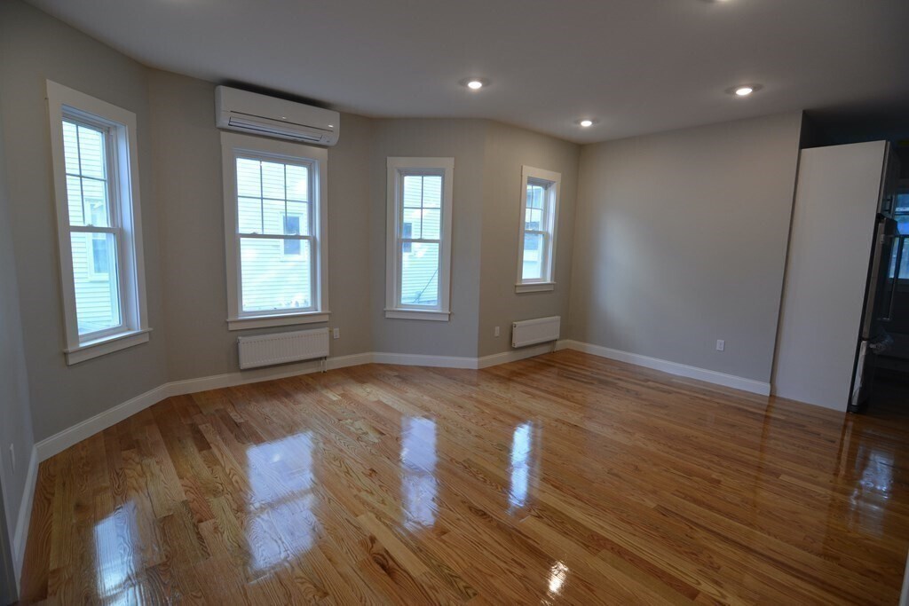 29 Vassal Ln, Unit 2 in Cambridge, MA - Building Photo