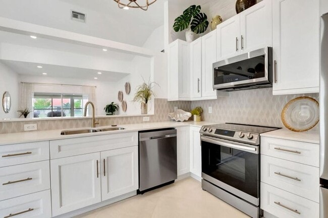 property at 15465 Lake Magnolia Pl