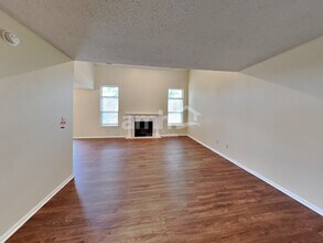 7703 Vincent Ct in Indianapolis, IN - Foto de edificio - Building Photo