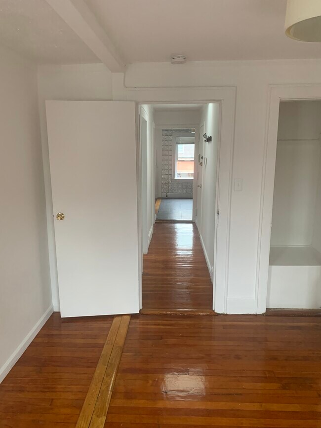 1922 23rd Dr, Unit 1r