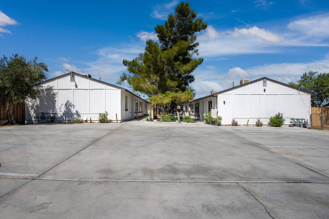 7382 Olympic Rd in Joshua Tree, CA - Building Photo