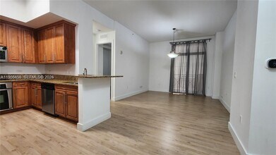 1805 Ponce de Leon Blvd in Coral Gables, FL - Building Photo - Building Photo