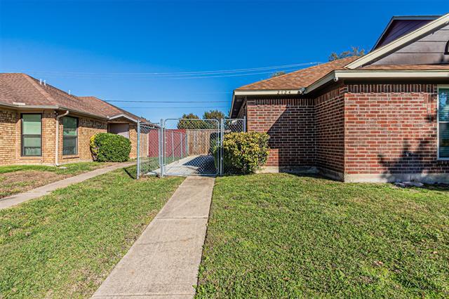 2124 Prairie Creek Trail in Garland, TX - Building Photo