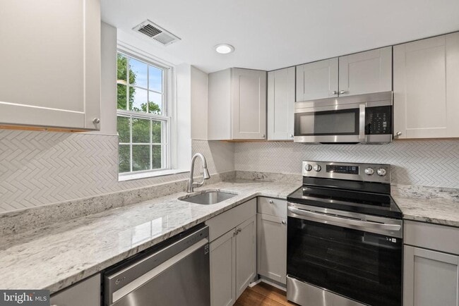 property at 2950 S Columbus St