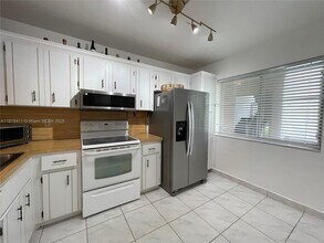 3571 Inverrary Dr in Lauderhill, FL - Building Photo - Building Photo