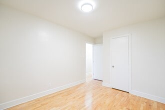 6880-625e 25e Ave in Montréal, QC - Building Photo - Building Photo