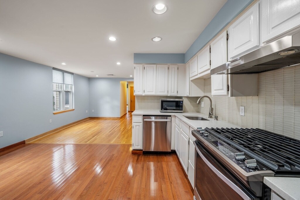 419 E 3rd St in Boston, MA - Building Photo