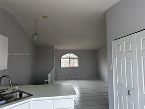 6975 W 36th Ave in Hialeah, FL - Building Photo - Building Photo