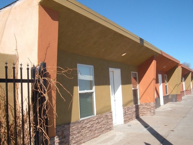 317 Washington St SE in Albuquerque, NM - Building Photo - Building Photo