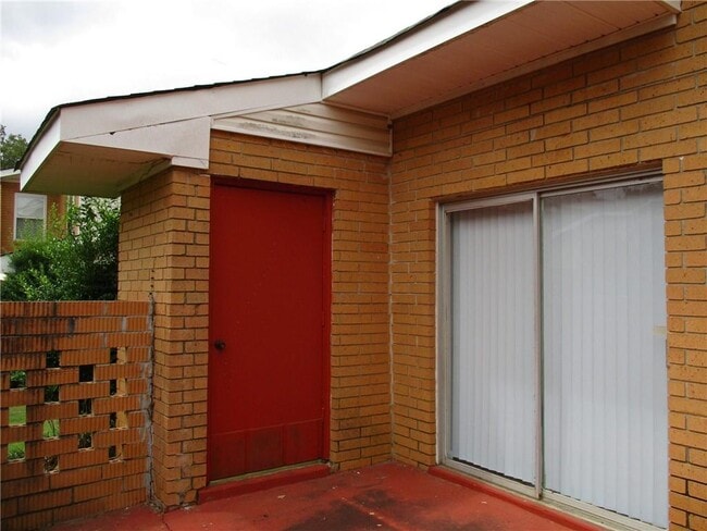 property at 102 Westcliff Center St