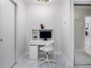 15 York St in Toronto, ON - Building Photo - Building Photo