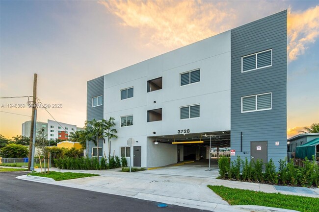 3728 NW 19th Ave in Miami, FL - Building Photo - Building Photo