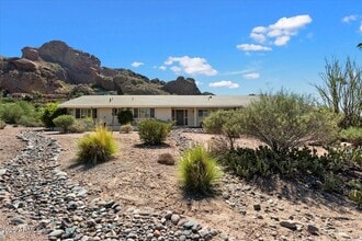 5019 E Rovey Ave in Paradise Valley, AZ - Building Photo - Building Photo