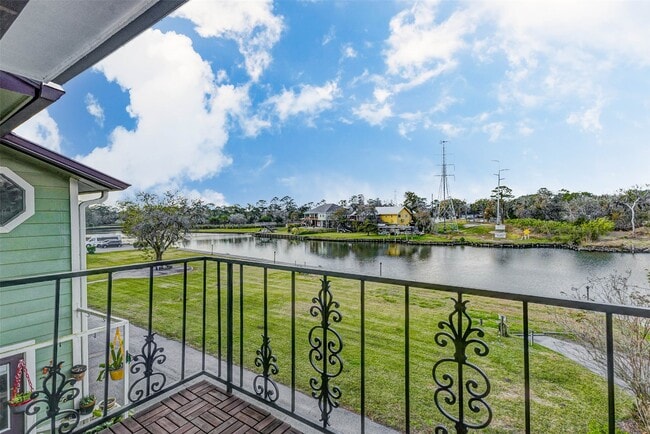 property at 2135 Casa Rio Cir