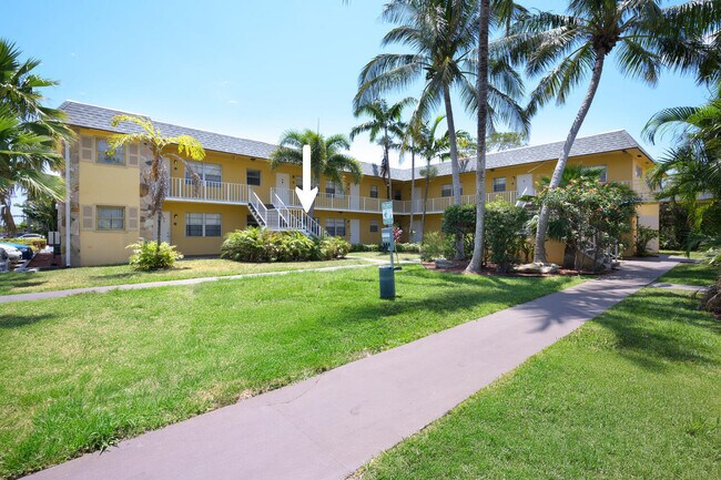 200 Croton Ave in Lantana, FL - Building Photo - Building Photo