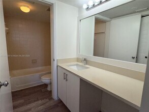 2831 N Oakland Forest Dr, Unit 104 in Oakland Park, FL - Building Photo - Building Photo