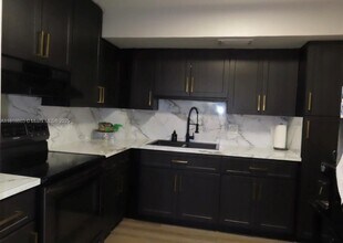 3900 N Hills Dr, Unit 303 in Hollywood, FL - Building Photo - Building Photo