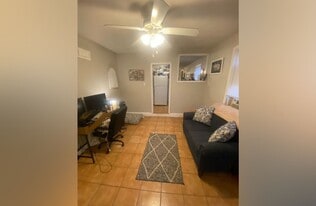 2422 32nd St in Lubbock, TX - Building Photo