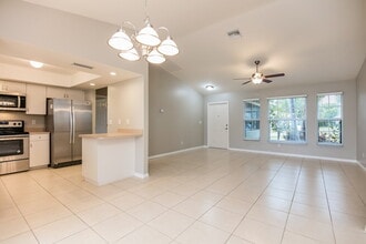 625 SE 9th Ave in Cape Coral, FL - Building Photo - Building Photo