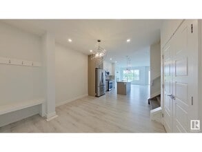 8070 Kiriak Link SW in Edmonton, AB - Building Photo - Building Photo