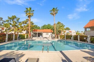 101 Luna Way in Las Vegas, NV - Building Photo