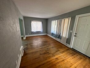 2029 Cartier St in Flint, MI - Foto de edificio - Building Photo