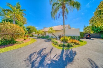 9220 SW 102nd St in Miami, FL - Building Photo - Building Photo