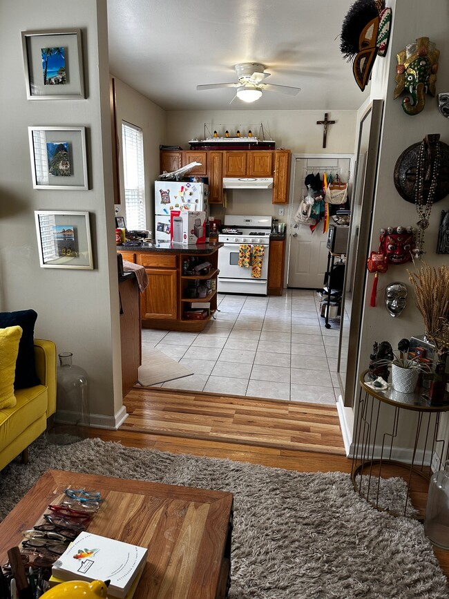 2334 N Southport Ave, Unit 1R