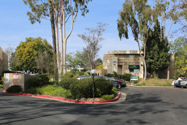 Rimrock Apartments in La Mesa, CA - Building Photo - Building Photo