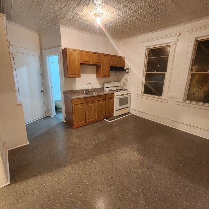 13 Brinkerhoff Pl, Unit 2 in Passaic, NJ - Building Photo