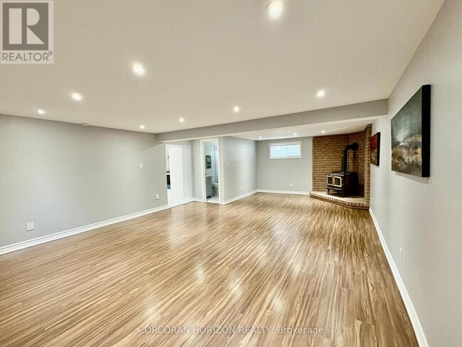 16 Aspen Crescent in Whitchurch-Stouffville, ON - Building Photo - Building Photo