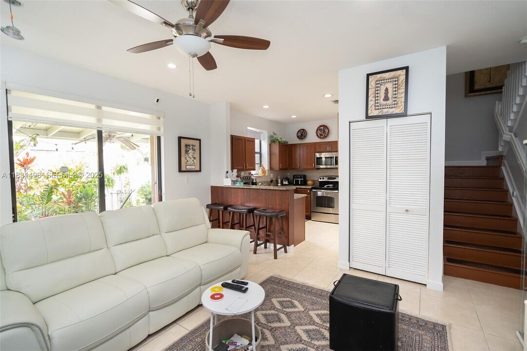 23480 SW 113th Ave in Princeton, FL - Building Photo