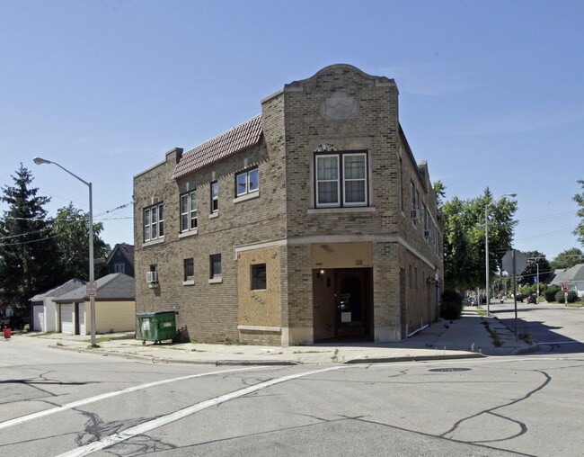 4601 W Beloit Rd in Milwaukee, WI - Building Photo - Building Photo