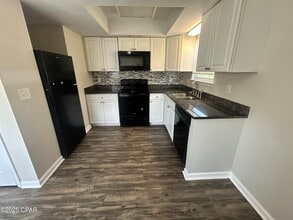 3914 E 11th St in Panama City, FL - Foto de edificio - Building Photo