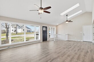 6582 Lakeside Rd in Lake Geneva, WI - Foto de edificio - Building Photo