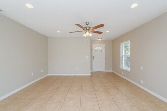 9243 Wellstone Dr in Land O Lakes, FL - Building Photo - Building Photo