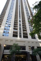 200 N Dearborn St, Unit 3708 in Chicago, IL - Building Photo