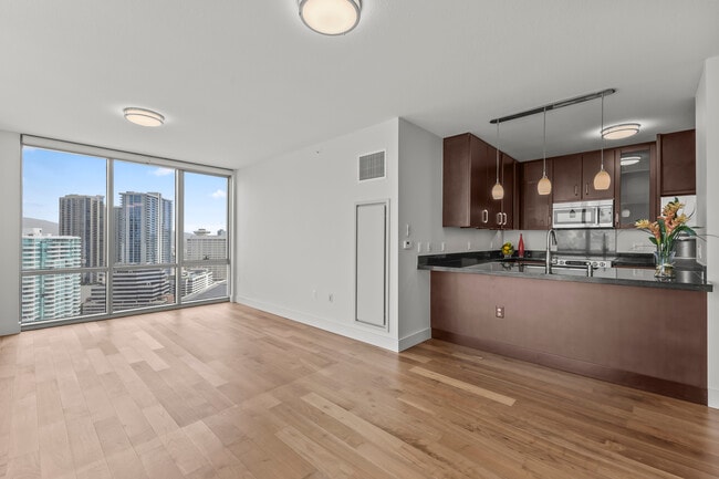 1189 Waimanu St, Unit #2706 in Honolulu, HI - Foto de edificio - Building Photo