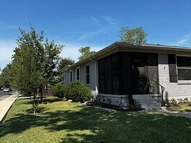 1110 Justin Ln in Austin, TX - Building Photo