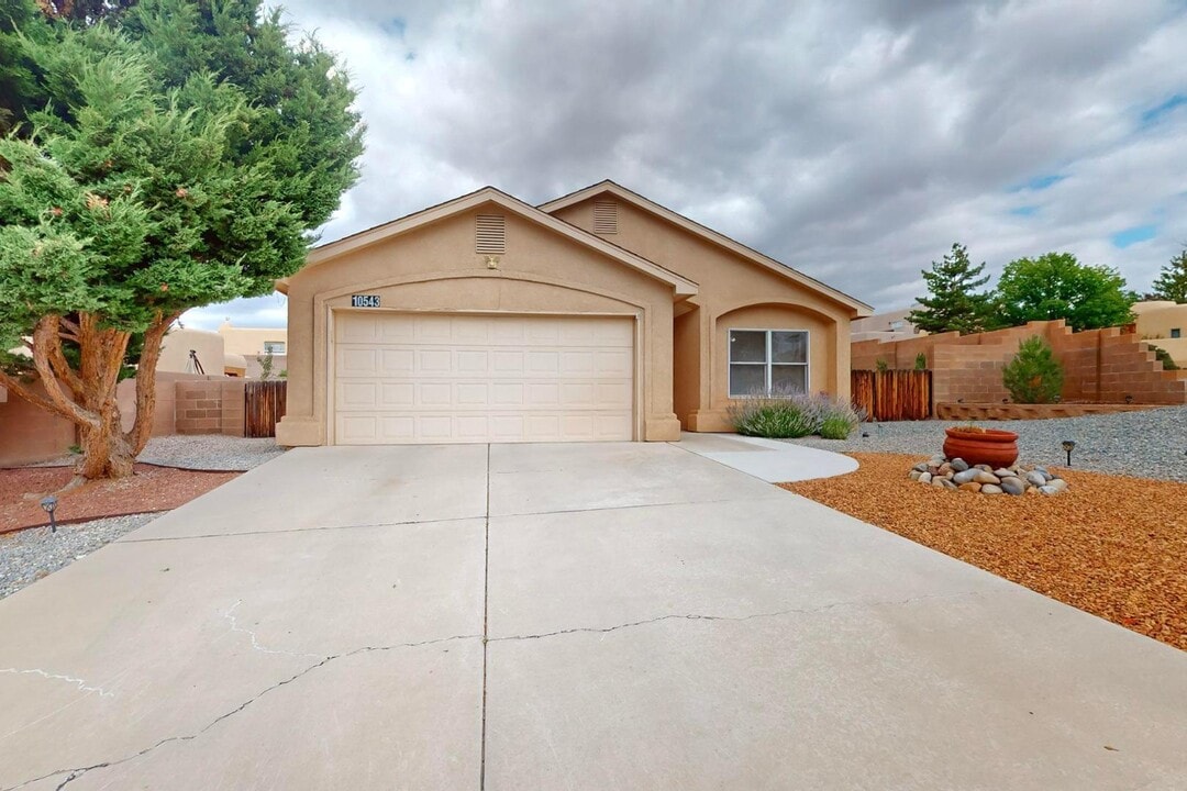 10543 Portofino Dr NW in Albuquerque, NM - Building Photo