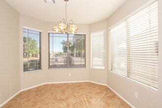 8818 W Salter Dr in Peoria, AZ - Foto de edificio - Building Photo